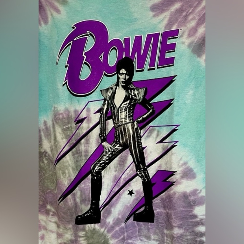 ⚡️David Bowie⚡️Graphic T-Shirt - NWOT 🩵💜
